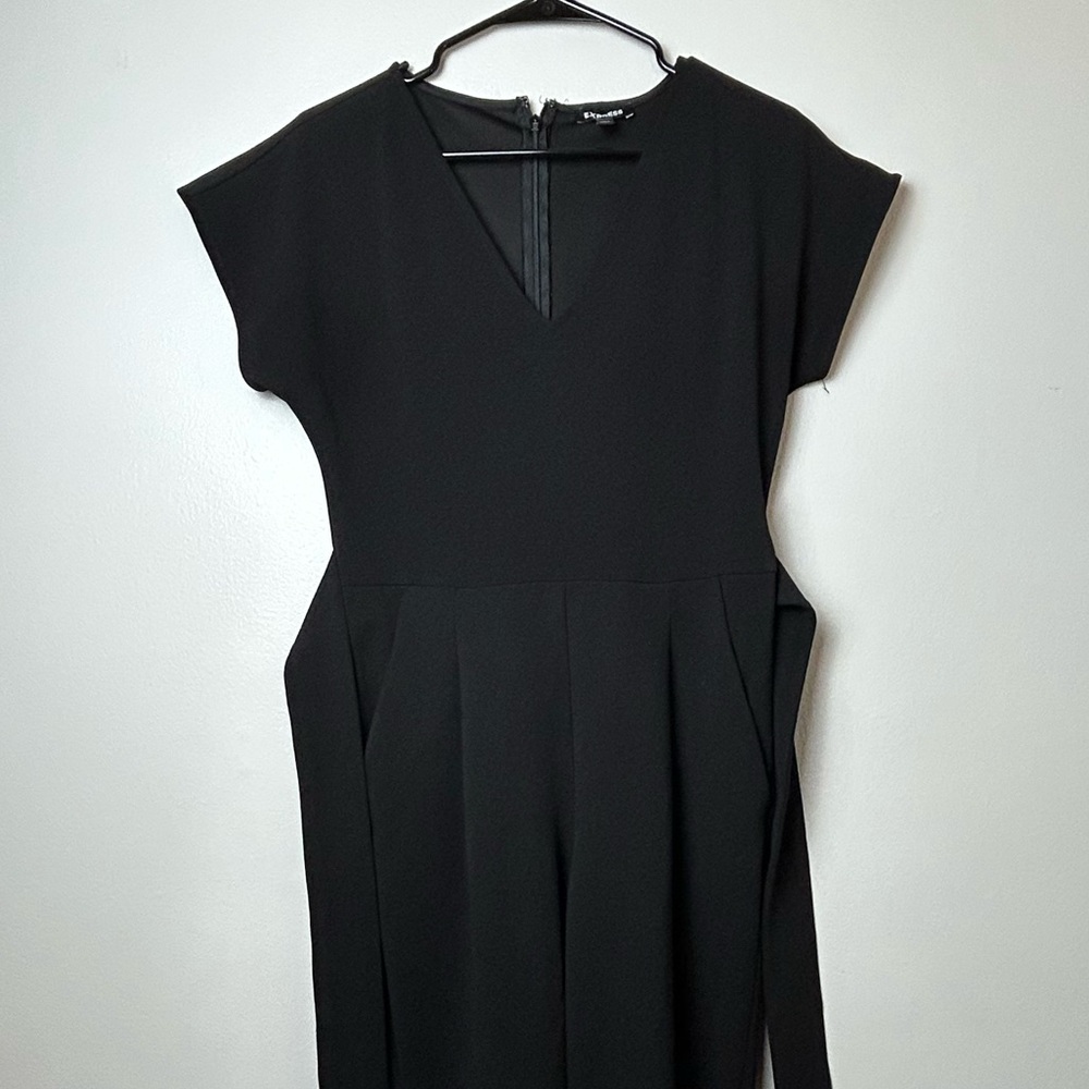 Express Black V-Neck Medium Classy Jumpsuit